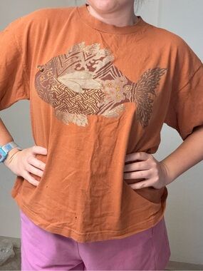 Love, Dawn Hawaii Vintage Fish Graphic Sparkle T-Shirt in Rust with Beading